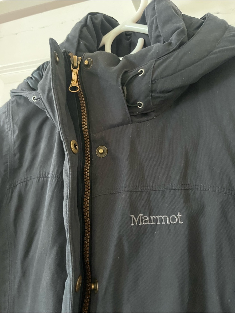Marmot Black Hooded down Jacket with Brass-Tone Hardware WARM